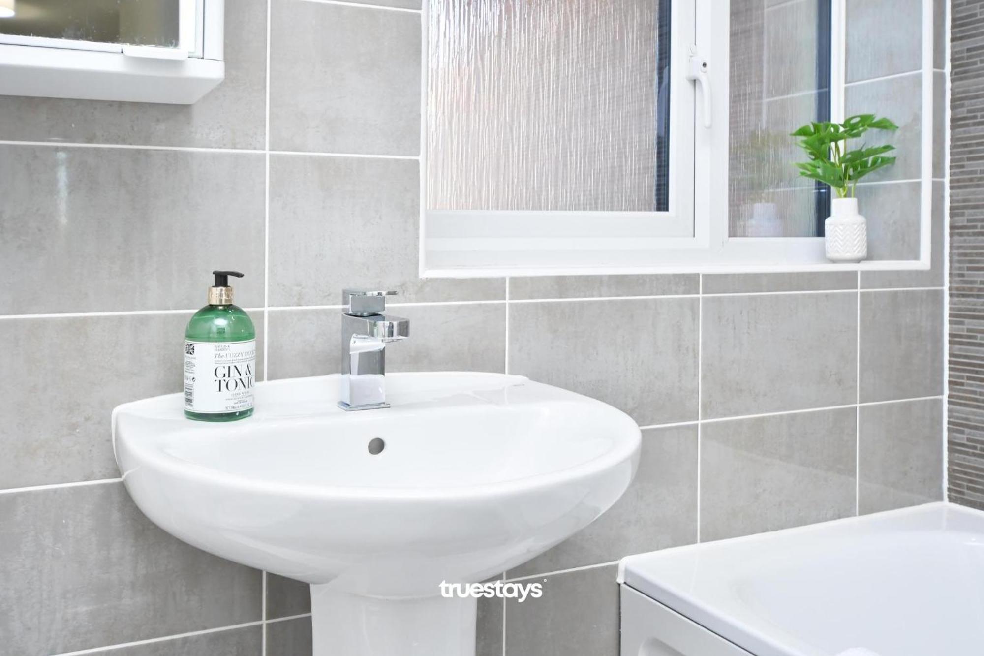 Regal House By True Stays - 3 Bedroom House In Stoke-On-Trent Kültér fotó
