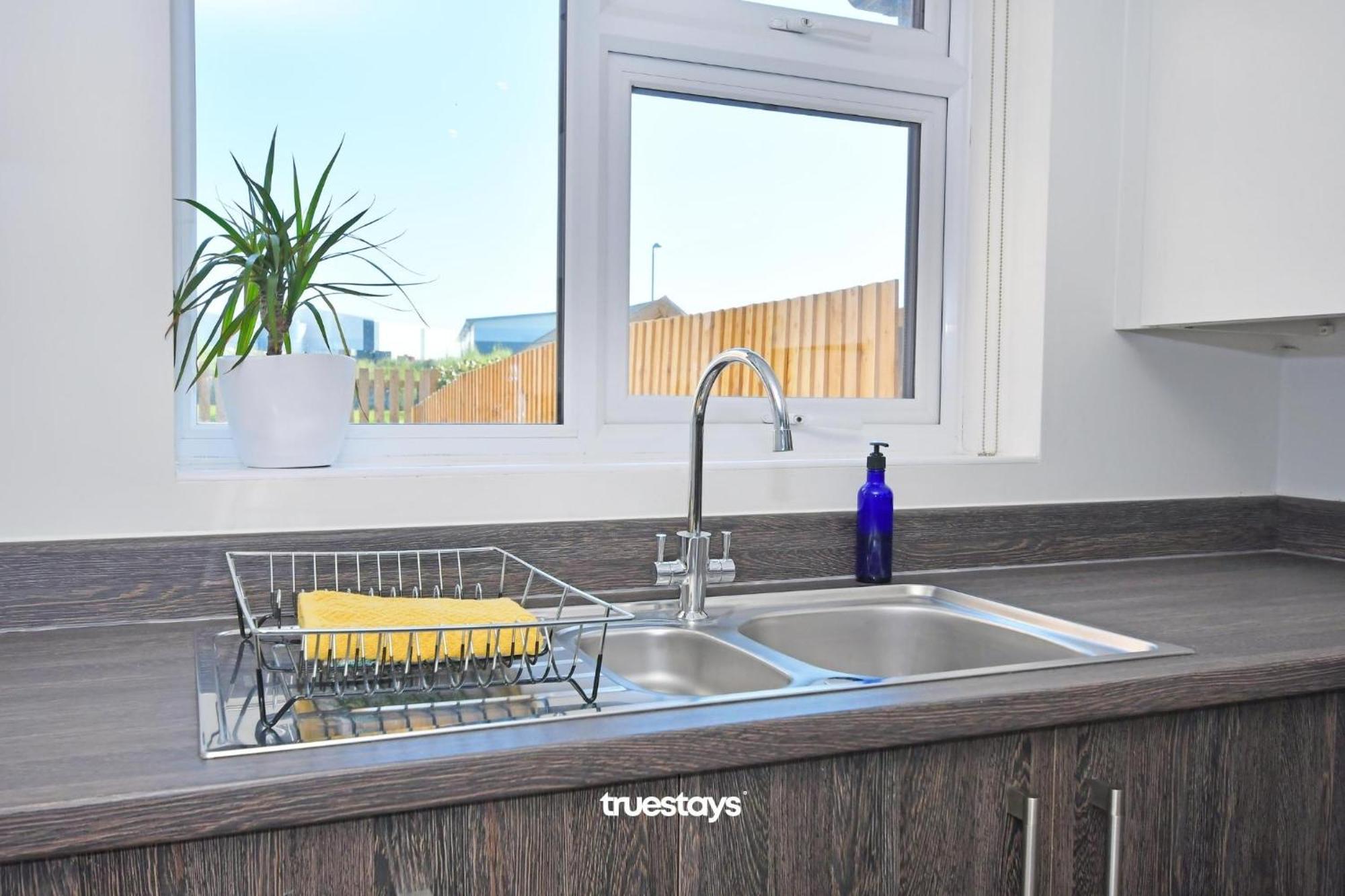 Regal House By True Stays - 3 Bedroom House In Stoke-On-Trent Kültér fotó