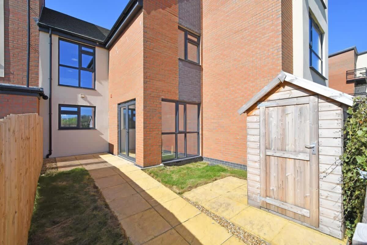 Regal House By True Stays - 3 Bedroom House In Stoke-On-Trent Kültér fotó