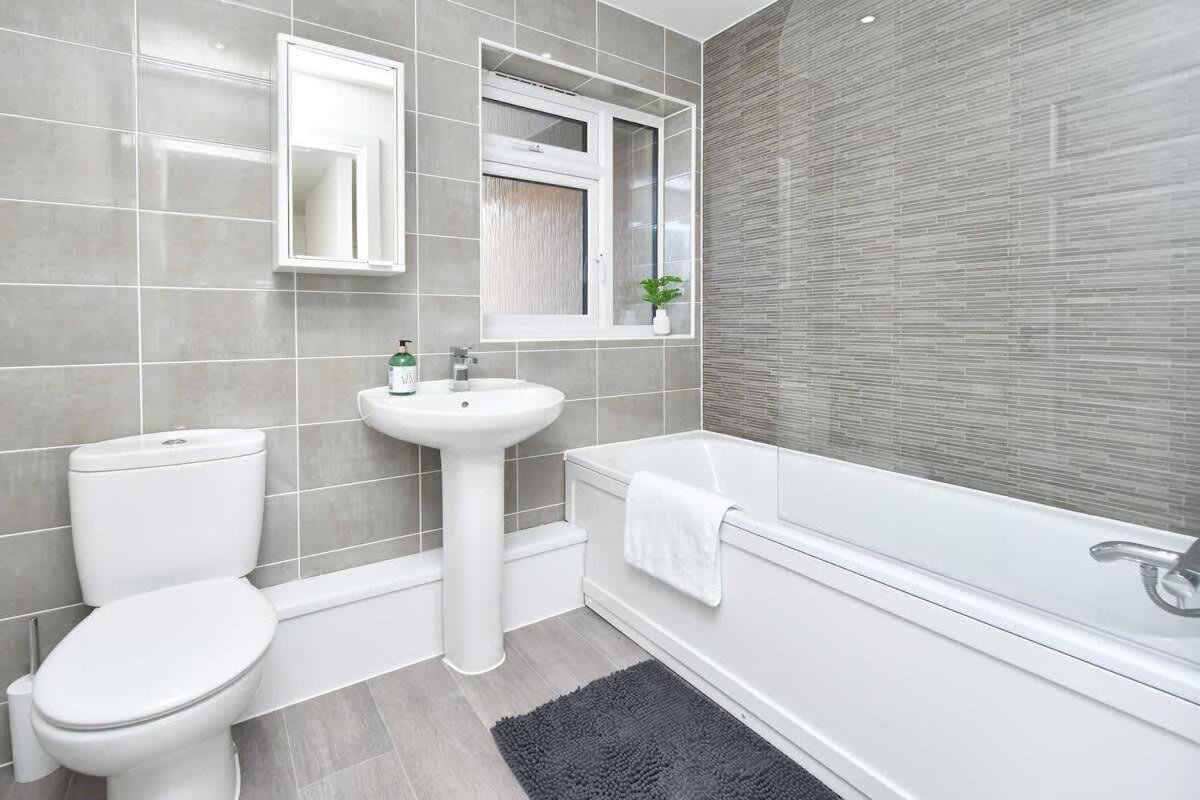 Regal House By True Stays - 3 Bedroom House In Stoke-On-Trent Kültér fotó