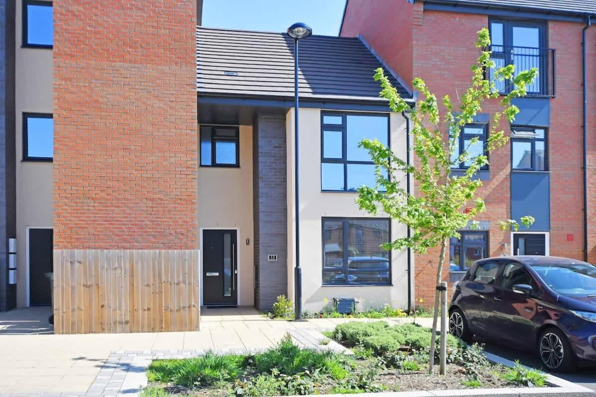 Regal House By True Stays - 3 Bedroom House In Stoke-On-Trent Kültér fotó