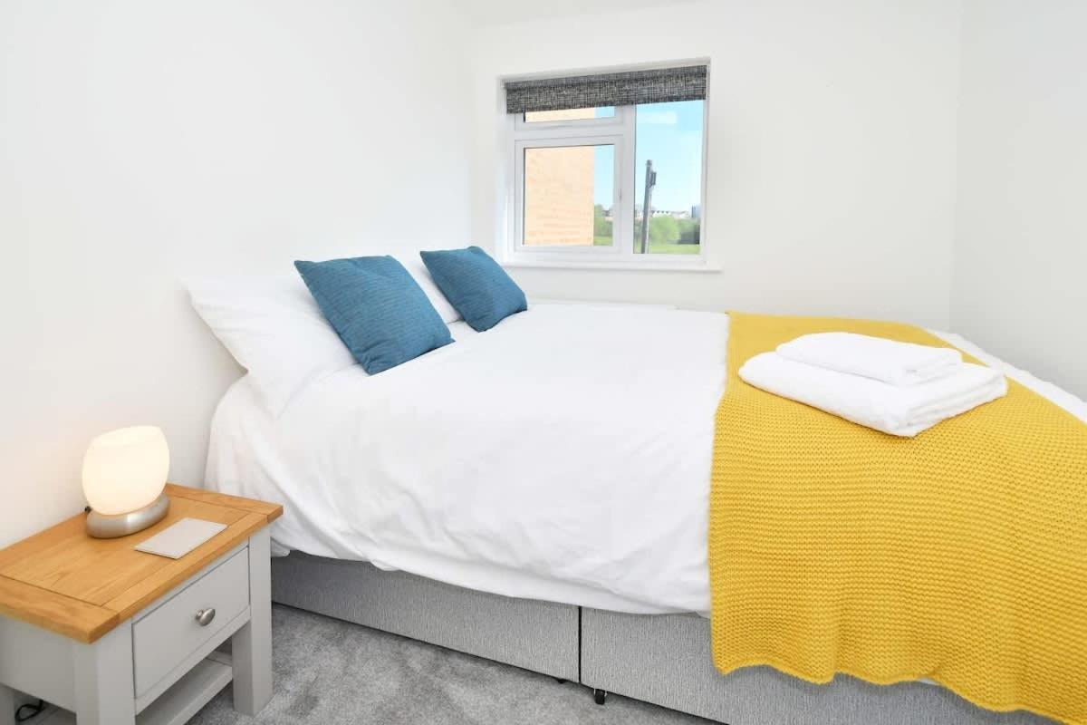 Regal House By True Stays - 3 Bedroom House In Stoke-On-Trent Kültér fotó