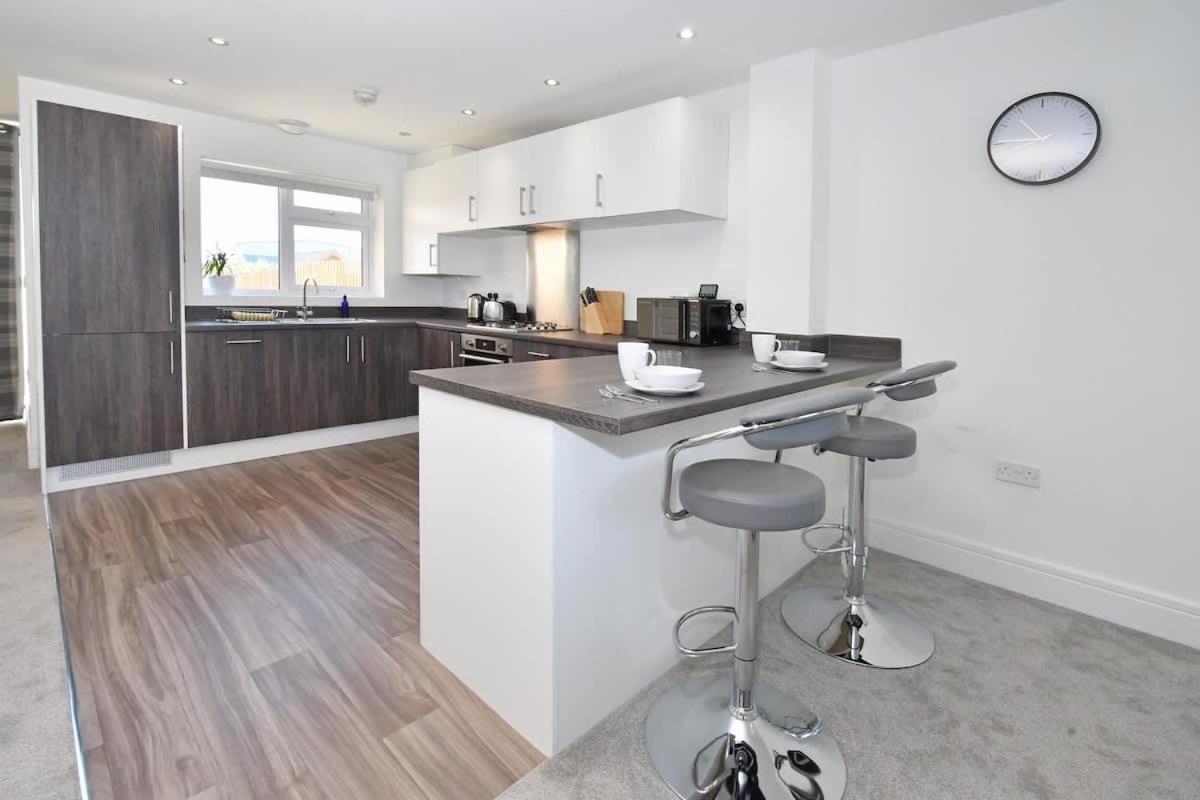 Regal House By True Stays - 3 Bedroom House In Stoke-On-Trent Kültér fotó
